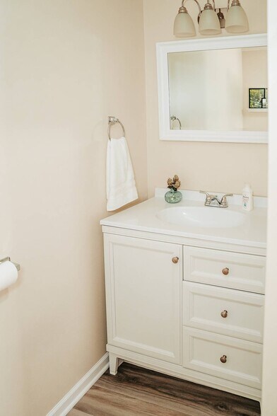 nice large vanity - 2229 N 7th St