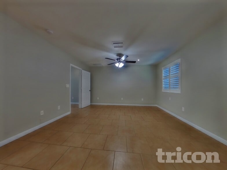 Building Photo - 2108 W Hermosa Dr