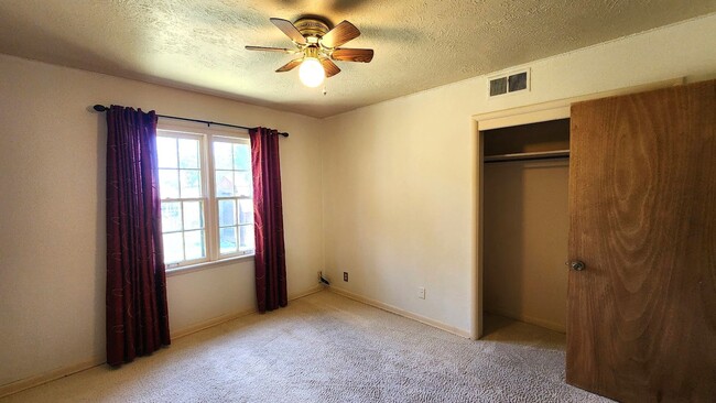 Building Photo - 3 Bed 1.5 Bath in the Coronado Heights 2nd Addn NW OKC