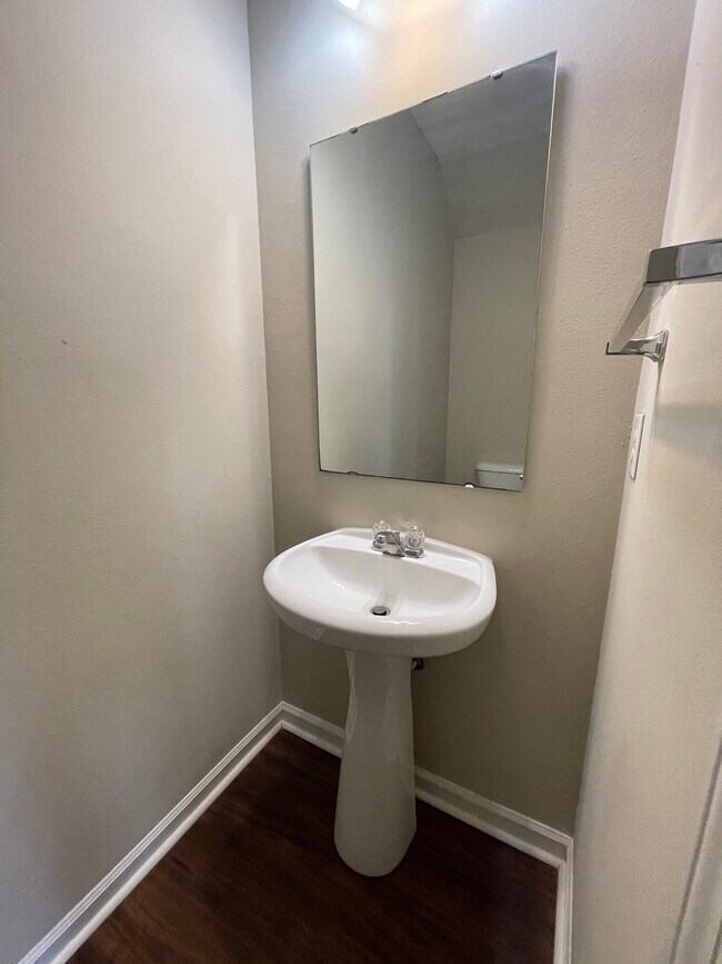 Building Photo - 4323 Leopold Pl