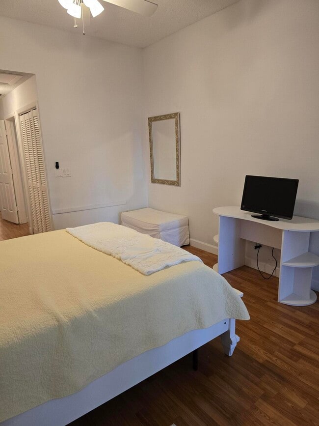 Building Photo - 7484 La Paz Blvd