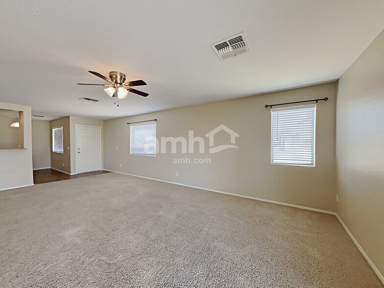 Building Photo - 7504 S Sunrise Way