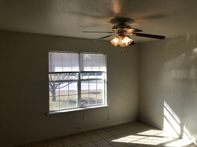 Building Photo - 403 Justin Ln