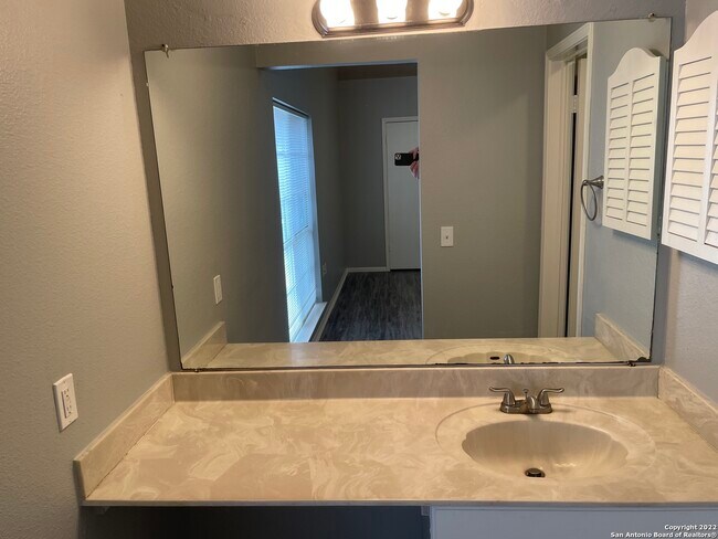 Building Photo - 5915 Pleasant Lake