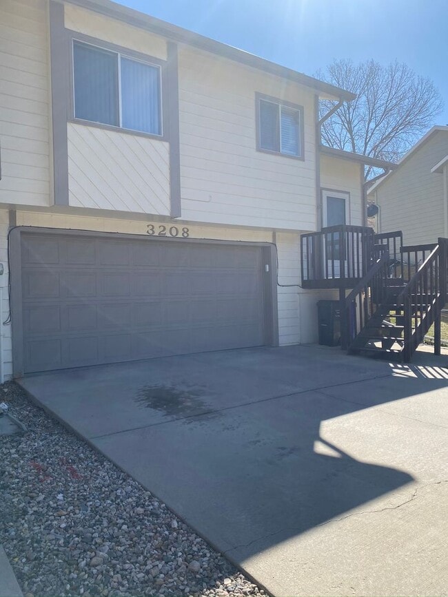 Primary Photo - 3 BEDROOM | 2 BATH | DOUBLE GARAGE | WEST