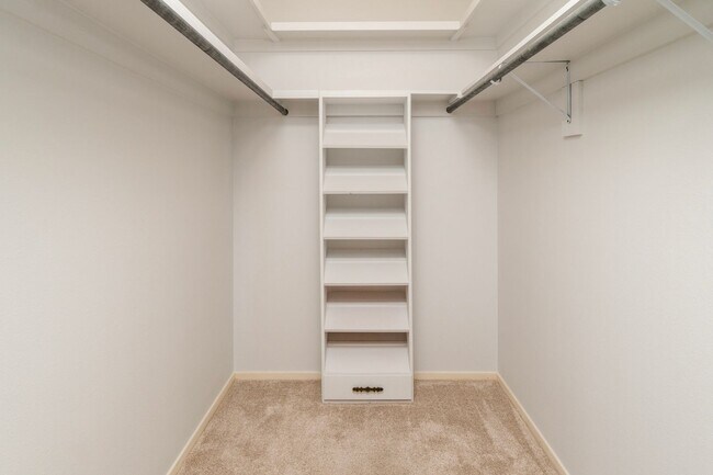 Building Photo - 2 Bedroom, 2 Bath Home on a wooded lot in ...