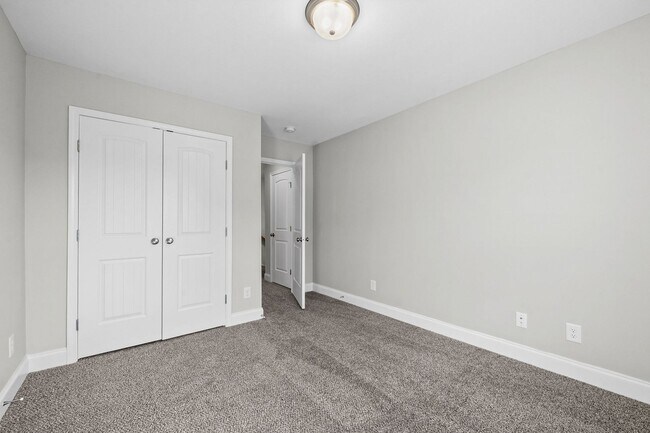 Building Photo - Pet Friendly Four Bedroom!