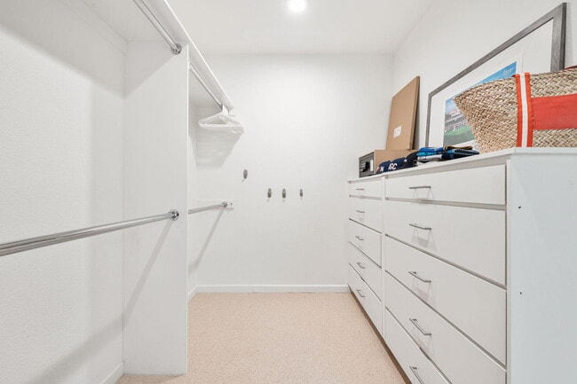 Building Photo - 220 Tomahawk Dr