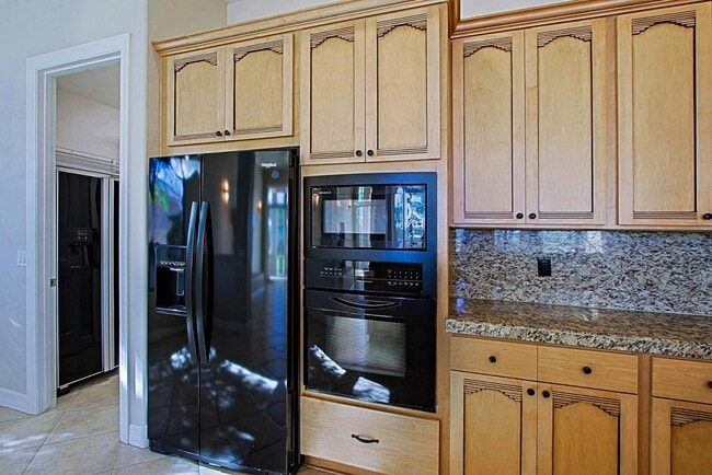 Building Photo - 9311 E Cavalry Dr