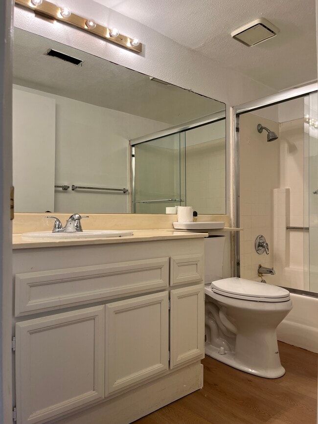 Building Photo - 1550 Apache Dr