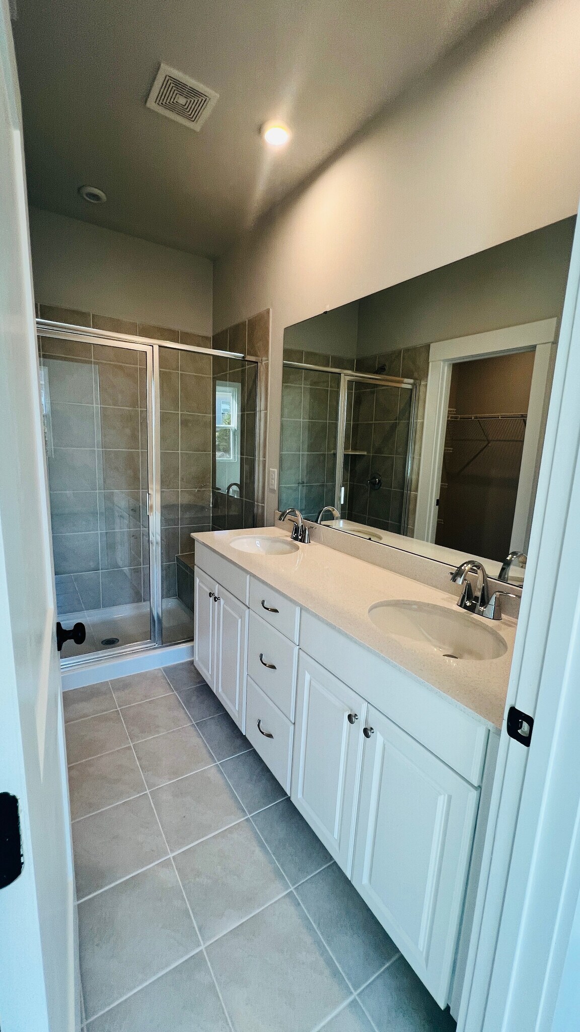 Building Photo - Room in Townhome on Munsing Dr