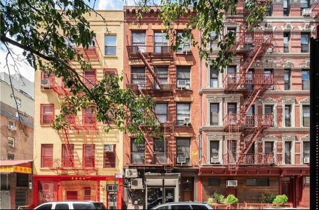 Building Photo - 148 Baxter St