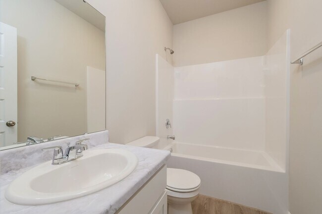 Building Photo - Beautiful, bright and brand new!!! 3 Bed / 2 Bath in Spring Hill, KS - PRICE DROP!