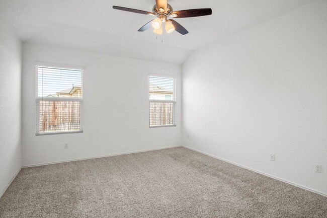 Building Photo - Spacious 3/2 in Kyle with oversized garage