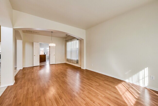 Building Photo - Great 4 bed 2 bathroom 2 story home minute...