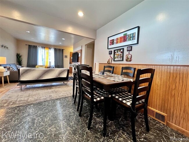 Building Photo - 26381 Osmun St