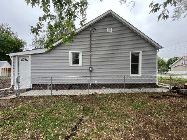 Building Photo - 924 16th Ave