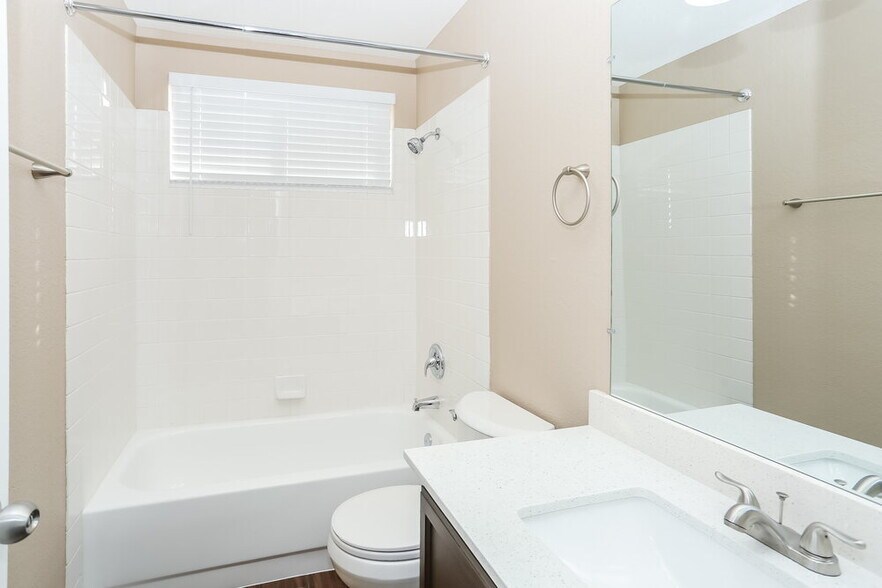 Building Photo - 925 Sunnyfield Way