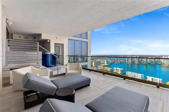 Building Photo - 17901 Collins Ave