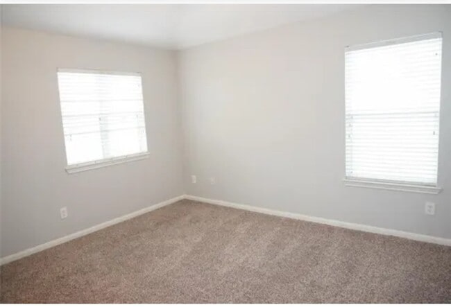 Building Photo - 16019 Summerville Lake Dr