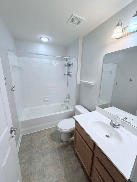 Building Photo - 2923 Lomond Pl