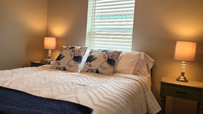 Building Photo - 351 N Main St