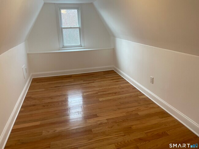 Building Photo - 471 Marlborough Terrace