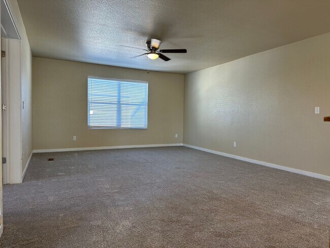 Building Photo - BEAUTIFUL 4BD HOME in NE COL SPGS w/ MAIN-LEVEL MASTER SUITE & AC - Security Deposit Alternative ...