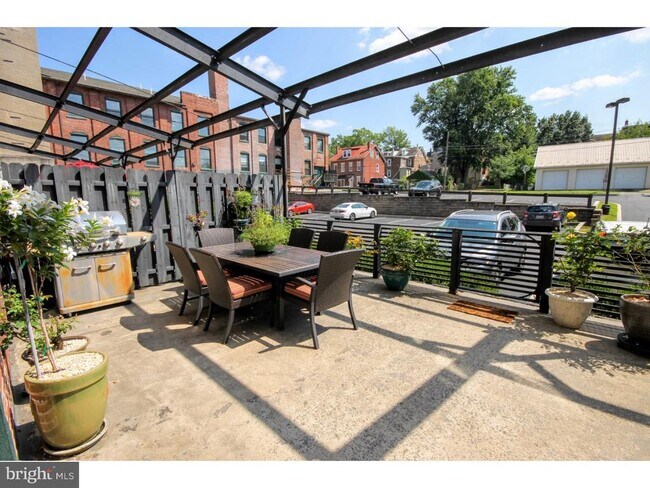 Primary Photo - 200 Lincoln Ave