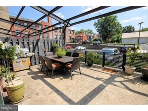 Building Photo - 200 Lincoln Ave