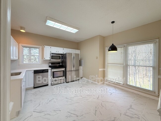 Building Photo - 9423 Fairmead Dr