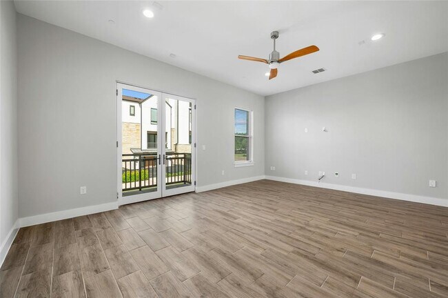 Building Photo - 4204 Elevator Dr