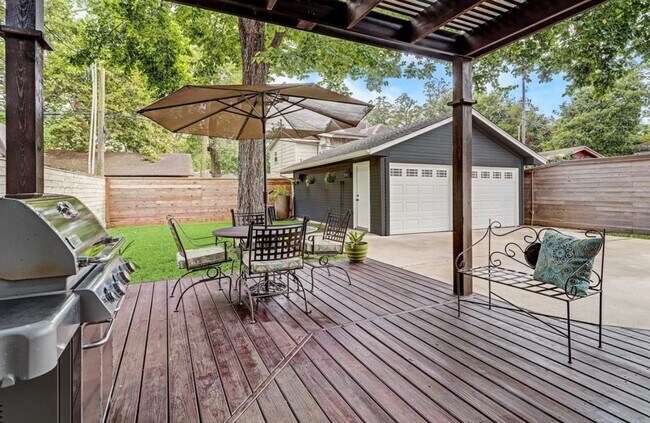 Building Photo - 1110 E 26th St