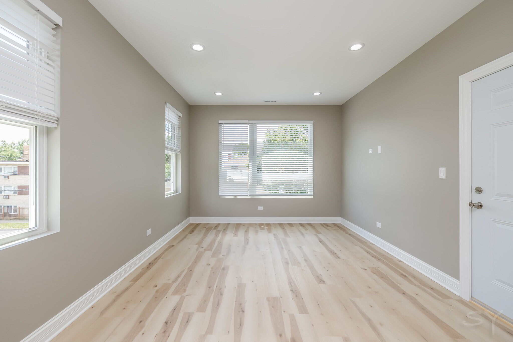 Building Photo - 717 N Parkside Ave
