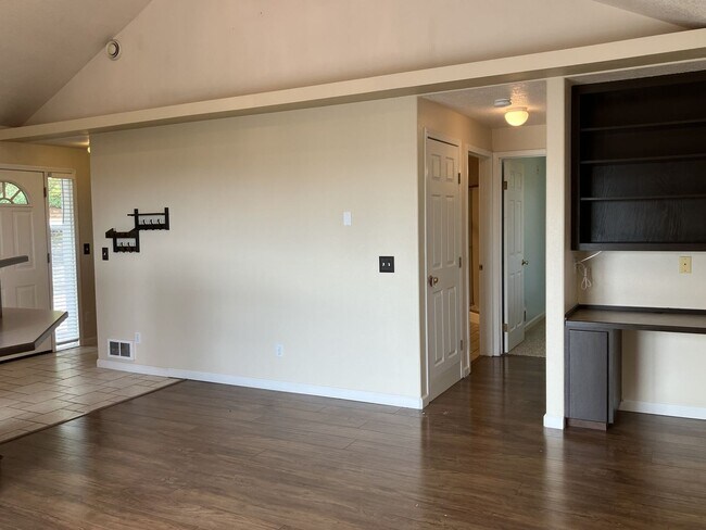 Building Photo - 3096 Deering Dr NW