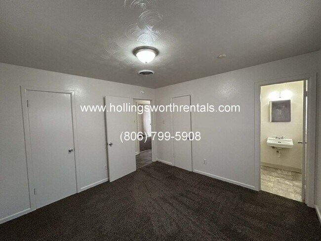 Building Photo - Large 3 bedroom 1.5 bath w/ Bonus Room and Laundry room
