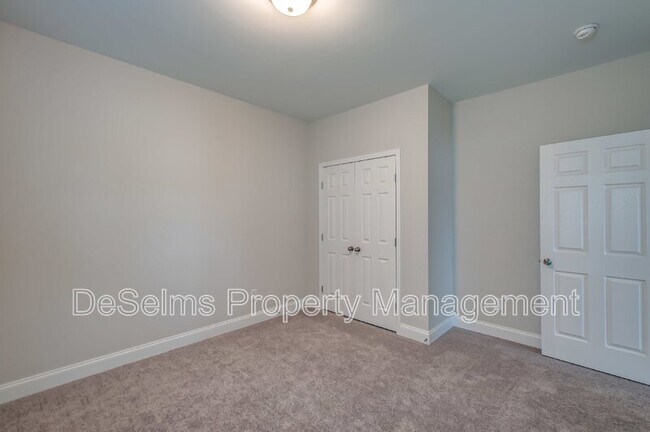 Building Photo - 1529 Holton Rd