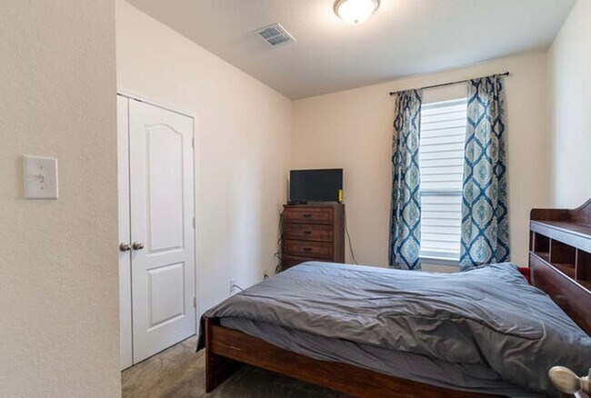 Building Photo - 3042 Comanche Crossing