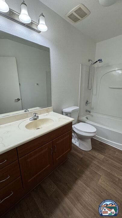 Building Photo - 1160 Rosas St