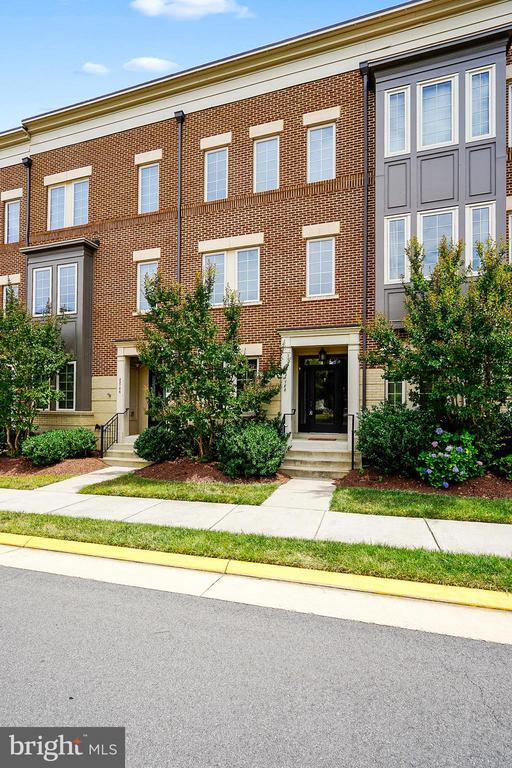 Primary Photo - 22788 Sagamore Square