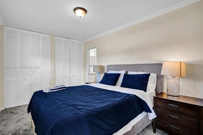 Building Photo - 2106 NE 16th Ave