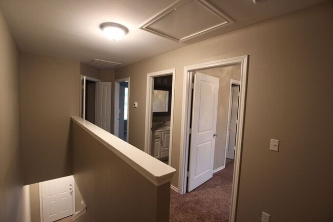 Building Photo - Tour Today! 2 Bed 1.5 Bath Townhome! Lindale ISD!