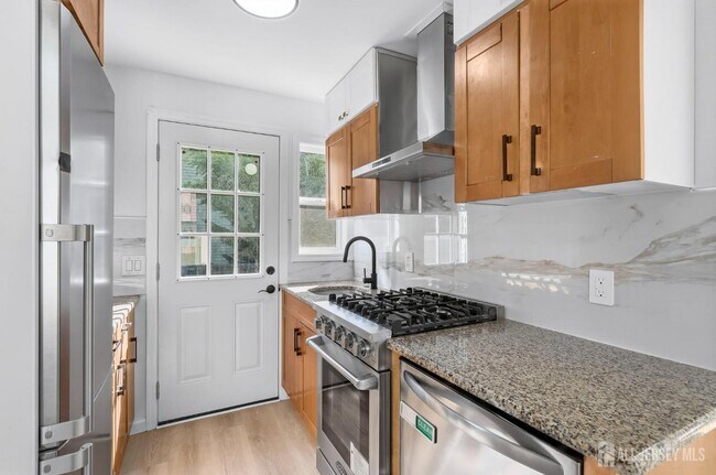 Building Photo - 250 Brookside Ave