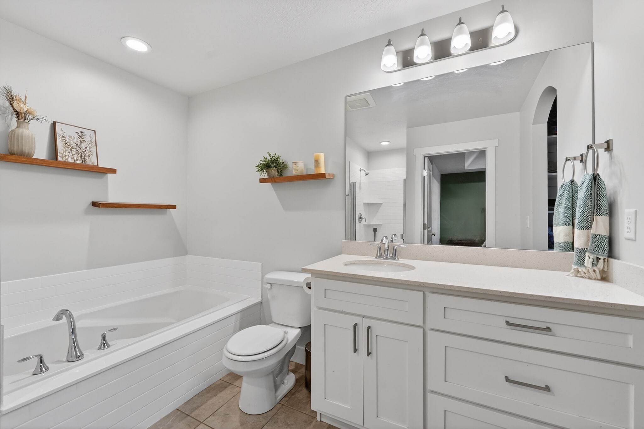 Building Photo - 3364 E Bluewater