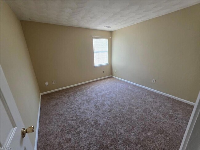 Building Photo - 1460 Berkshire Dr