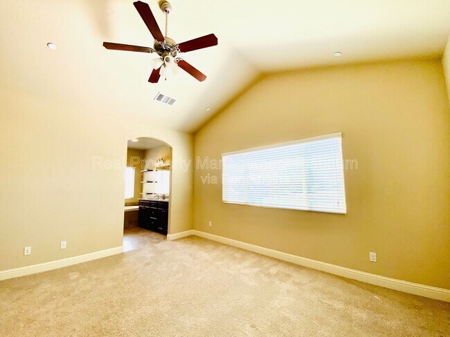 Building Photo - 6162 E Farrin Ave