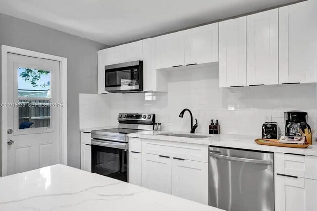 Building Photo - 1573 NE 30th Ct