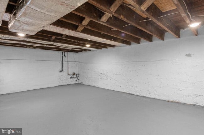 Building Photo - 342 E Barnard St