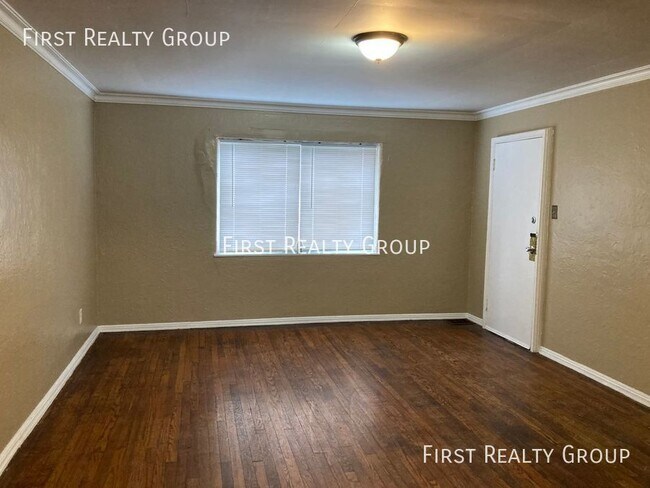 Building Photo - 16 W. Maplewood-Apt. 1