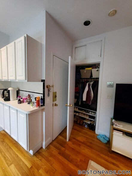 Building Photo - 57 Westland Ave